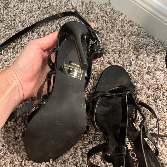 Fashion nova heels that lace around leg - Picture 4 of 7
